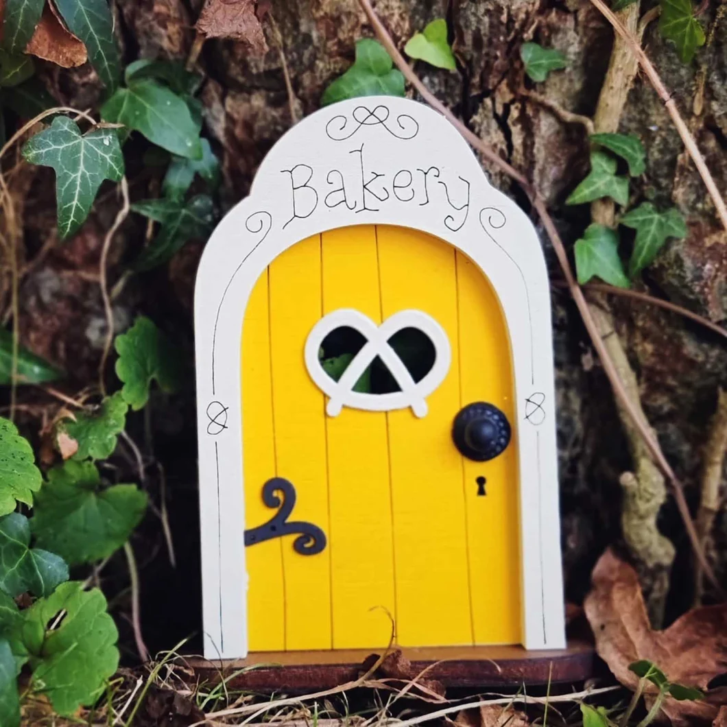 Wholesale Amazon Hot Sale New Design Wood Bakery Fairy Door Outdoor Landscape Garden Holiday Decoration Yard Decoration